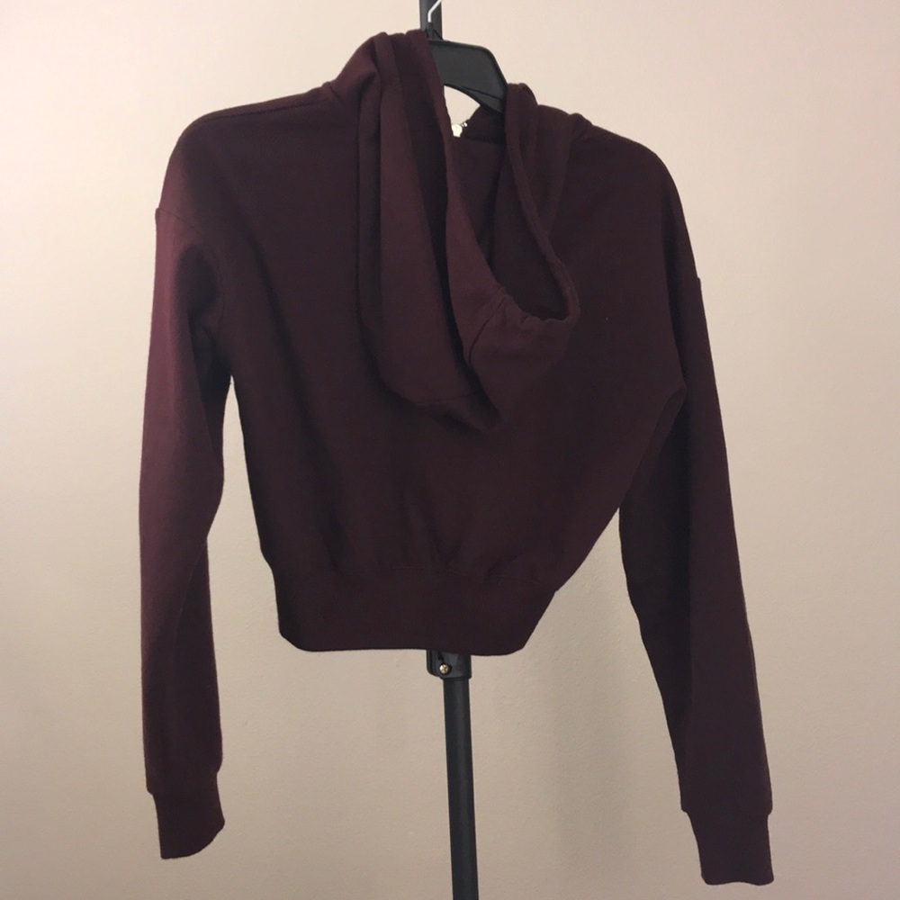 A cropped jacket - Picture 2 of 3